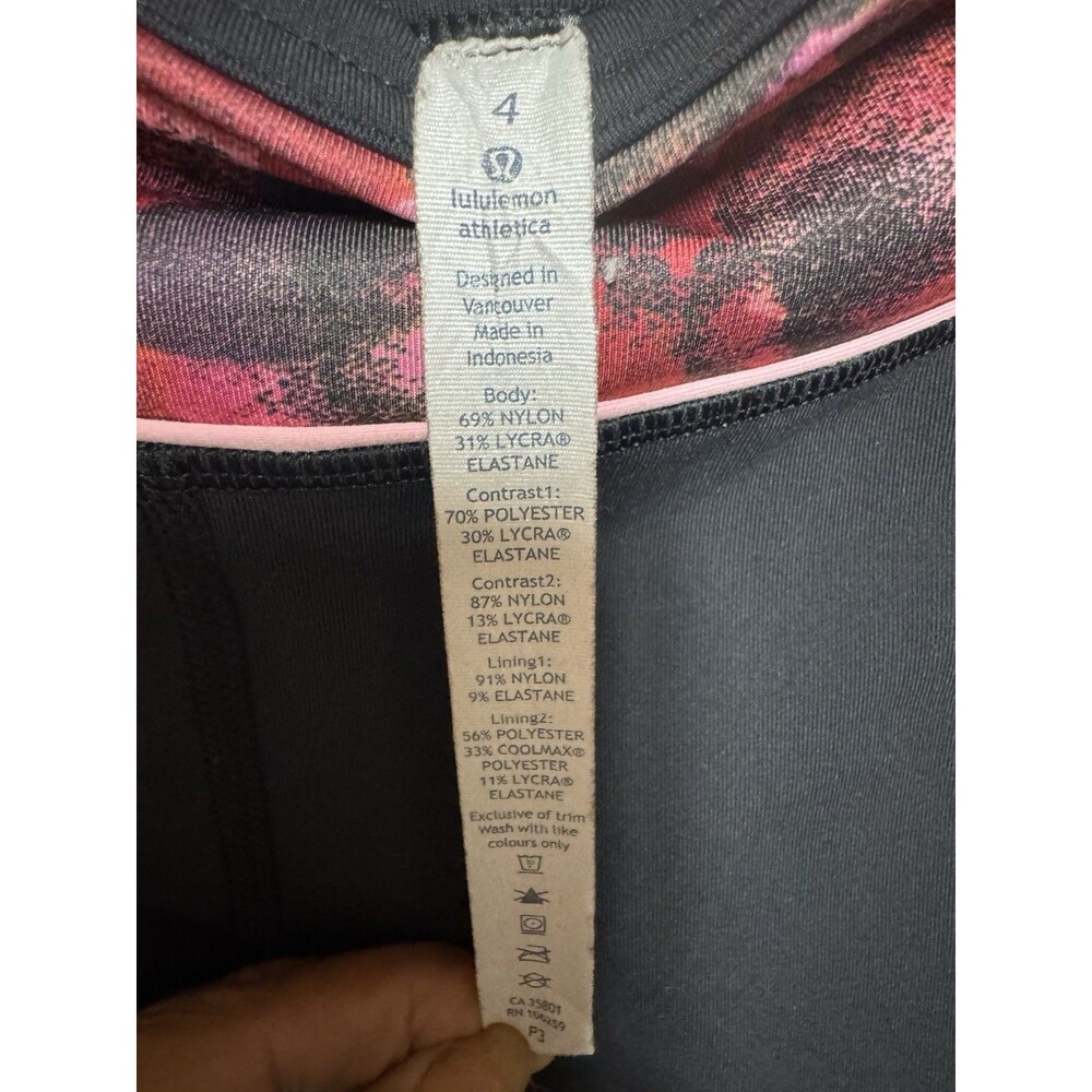 LULULEMON black ruched ruffle leggings size 4 Side pockets red band - Picture 9 of 9